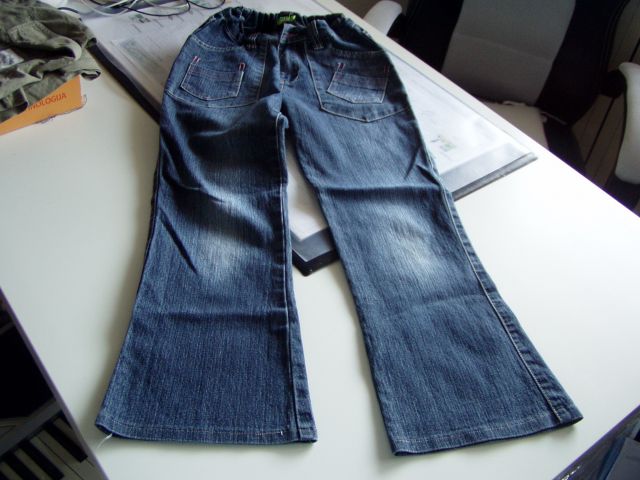 Dekliške jeans hlače ŠT.10  Prodano! - foto