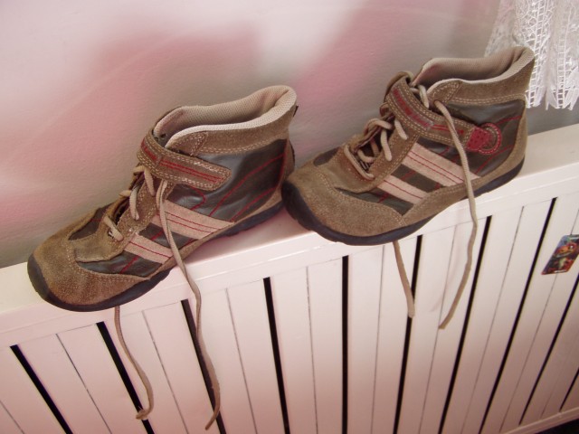 Fantovski čevlji, gležnarji št.33-34 - foto