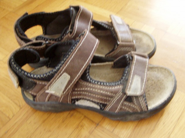 Fantovski rjavi sandali št.36 - foto