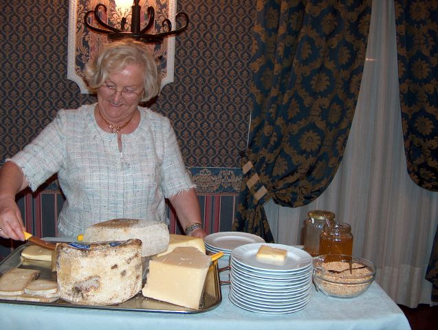 Hotel - postrežba sira