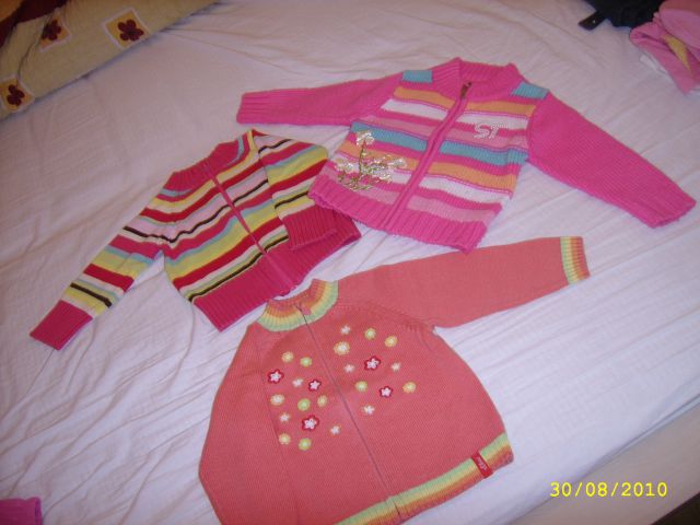 Otroška oblačila za prodajo - foto