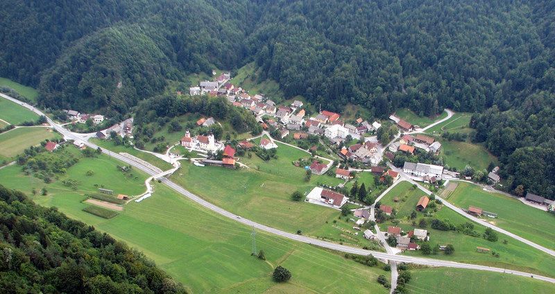 Motnik z zraka - foto povečava