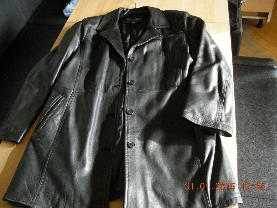 100 % usnjena jakna, 46 velikost, 20 €ur, nabavna cena je bila okrog 200 €ur
