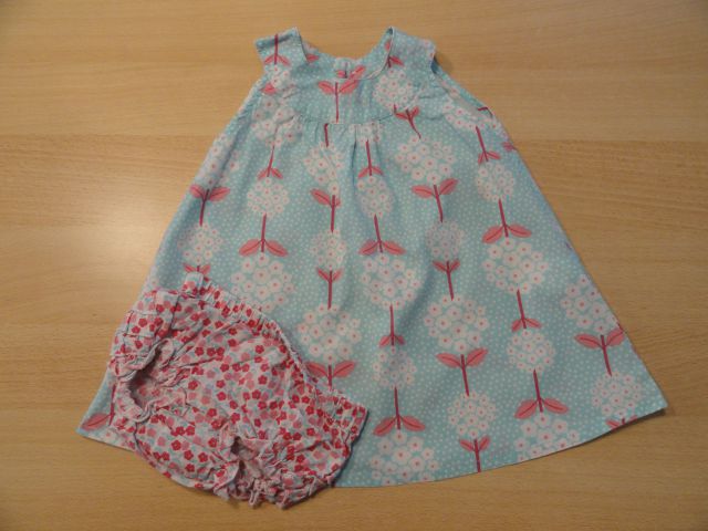 Hm oblekica št. 74  4 €