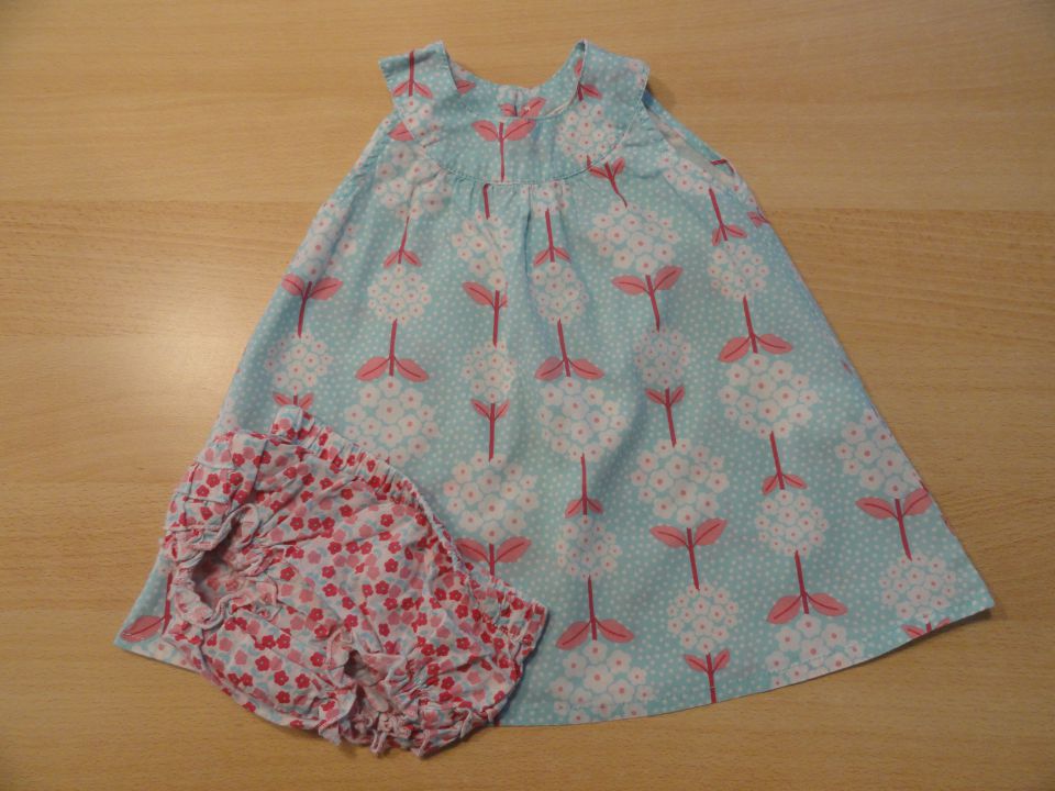 hm oblekica št. 74  4 €