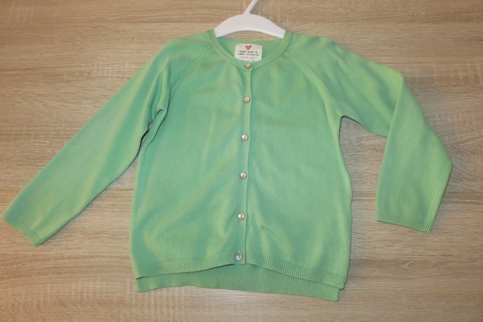 zara jopica št. 4-5 3 €