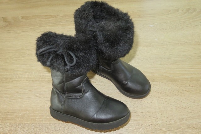 Hm škorenjčki št. 24 5 €