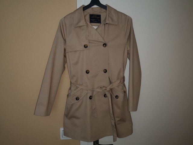 Zara krajši trenčkot št. S 15 €