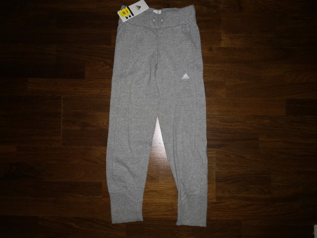 Adidas trenirka št. 128 8 €