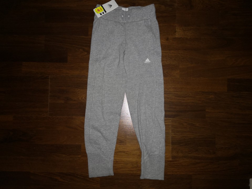adidas trenirka št. 128 8 €