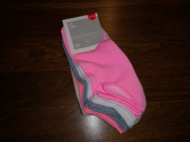 C&a stopalke nogavičke št. 34-36 (manjše) 3 €