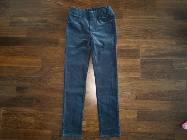 Okaidi treggins št. 128 6 €