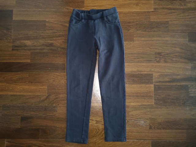 S oliver trenirka hlače t. 134 (bolj za št. 128) 3,50 €