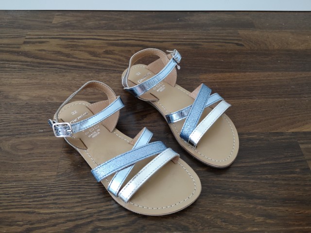 Okaidi usnjeni sandalčki št. 32 12 €