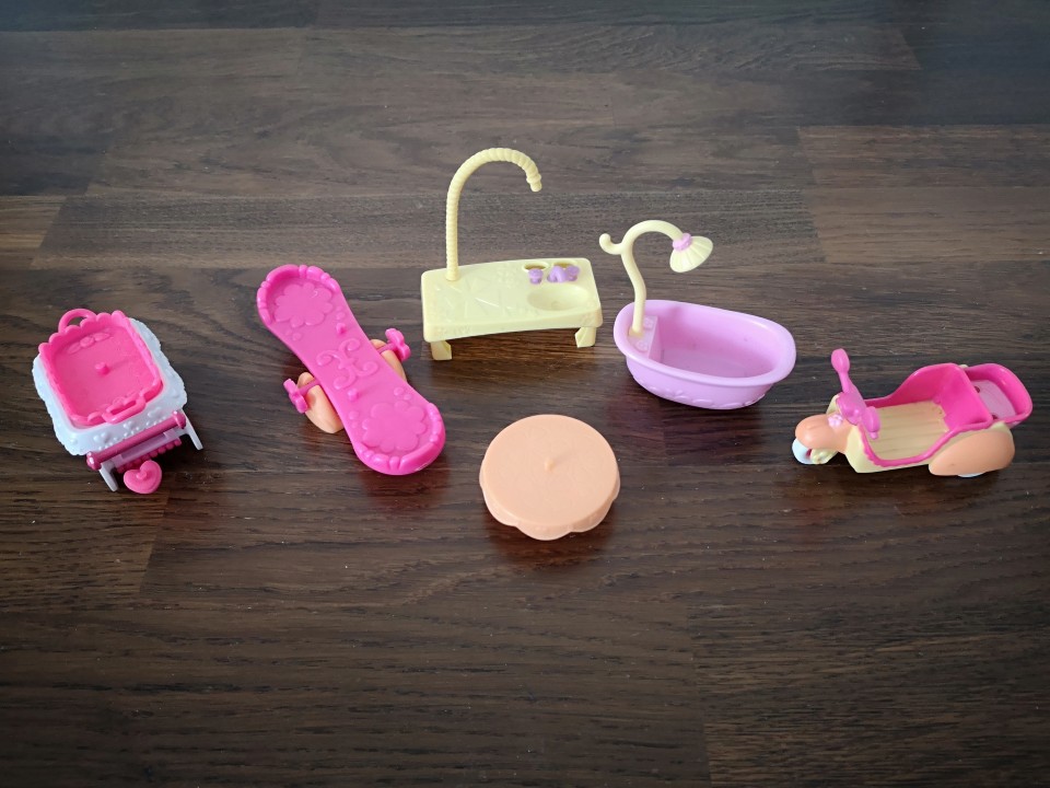 voziček, gugalnica, kad, umivalnik,...my little pets 3,50 €-komplet