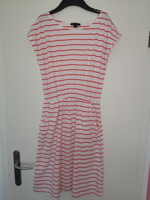 Esmara obleka št. 36-38 5 €