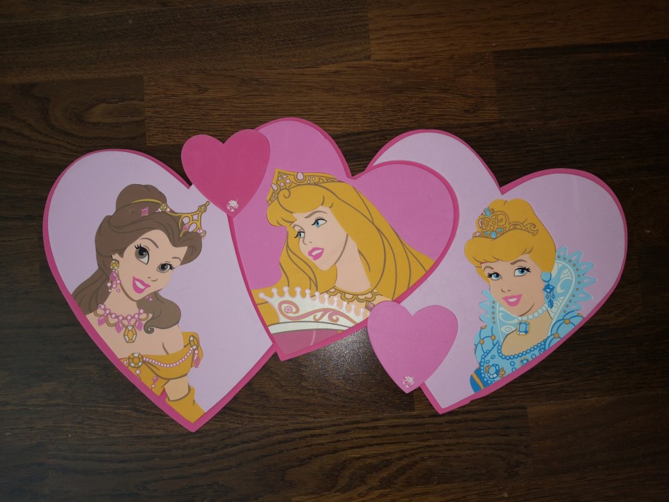 princeske penasta dekoracija za na steno podarim ob nakupu