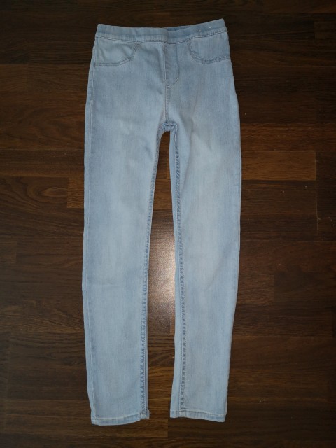 Hm jeans legice št. 134 4 €