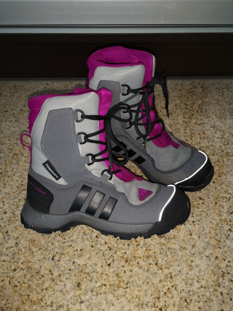 Adidas bucki št. 33 20 €