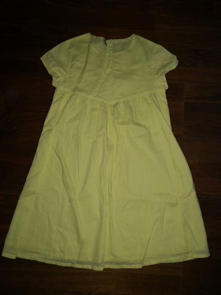 benetton oblekica št. XL (150 cm) 5 €  - 30 %