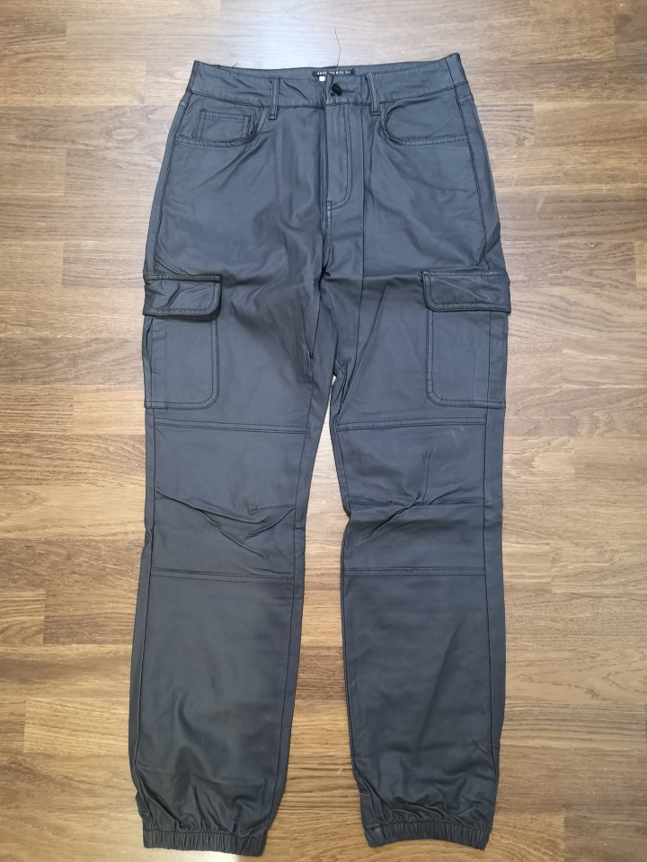 s oliver povoskane hlače št. 34   7 €