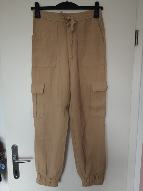 Zara hlače št. S  7 €