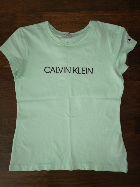 Calvin klein majčka št. 152  3 €