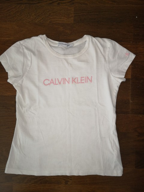 Calvin klein majčka št. 146  4 €