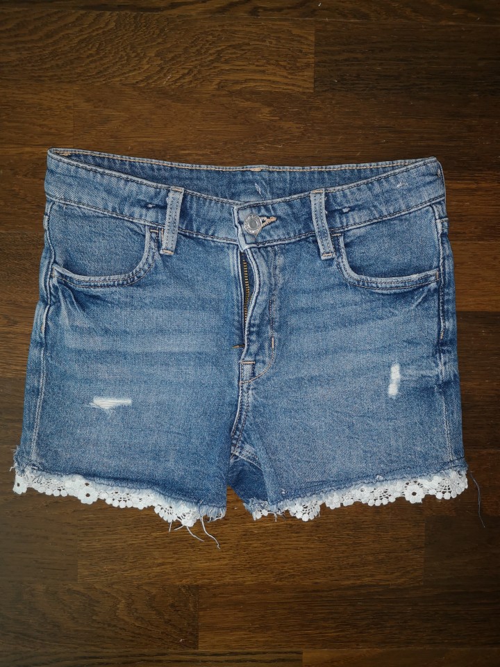 hmjeans  kr. hlačke št. 134 (večje, za št. 140-146)  4 €