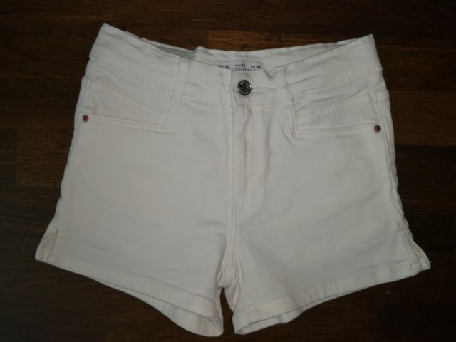 Zara jeans kr. hlačke št. 140  4 €