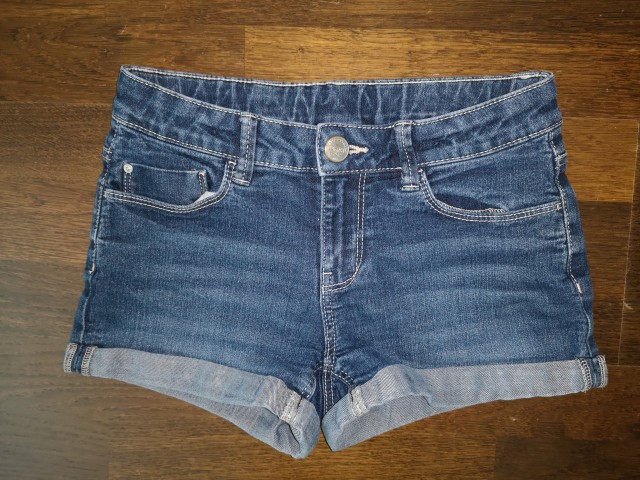 C&a jeans kr. hlačke št. 146  4 €