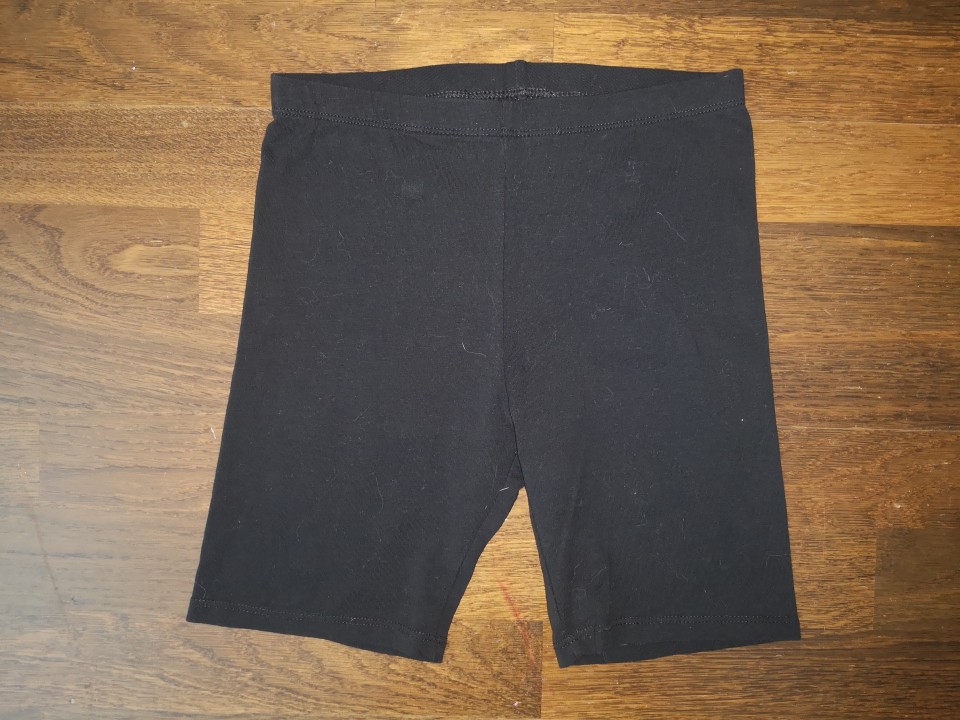 hm kr. hlačke št. 140  3 €