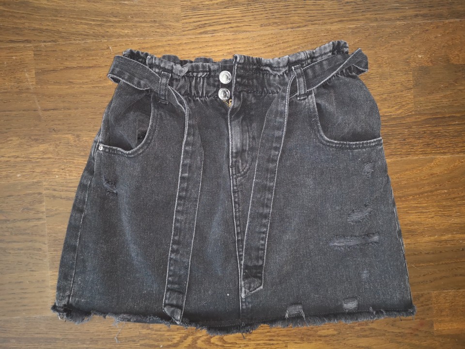 zara jeans krilce št. 152  5 €