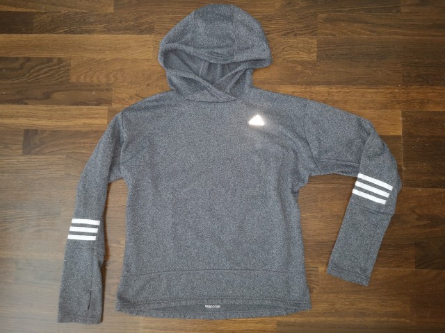Adidas tanjši kapucar št. XS  (158-164 cm)  7 €