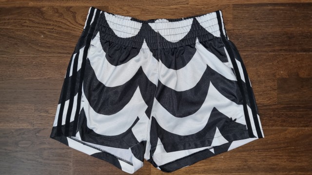 Adidas marimekko kr. hlačke št. XS 8 €