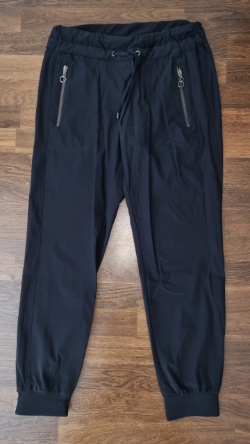 S oliver black label hlače št. 34  10 €