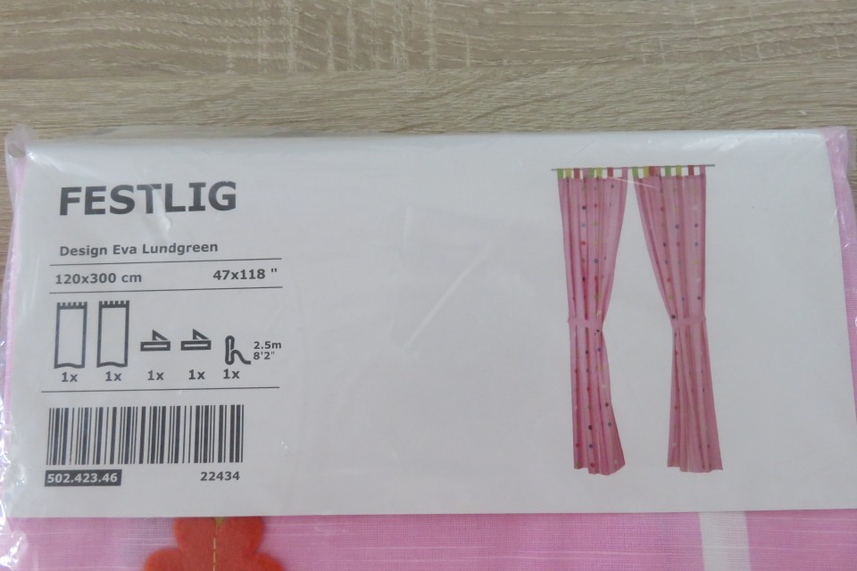 Ikea komoda in ikea zavese - foto povečava