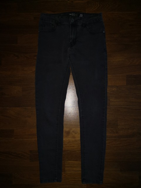 Bershka skinny jeans št. 36   4 €