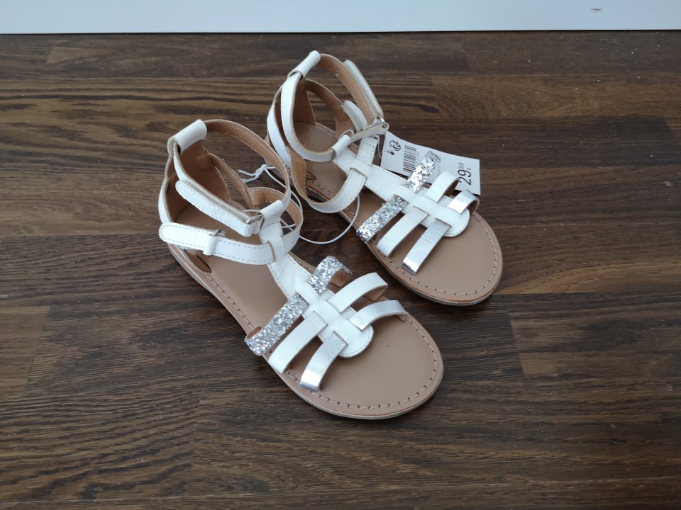 okaidi usnjeni sandalčki št. 32 15 €