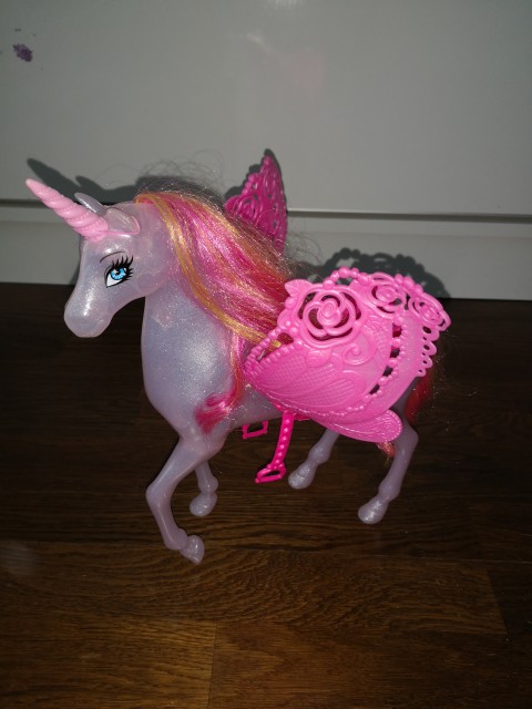 Barbie samorog 6 €