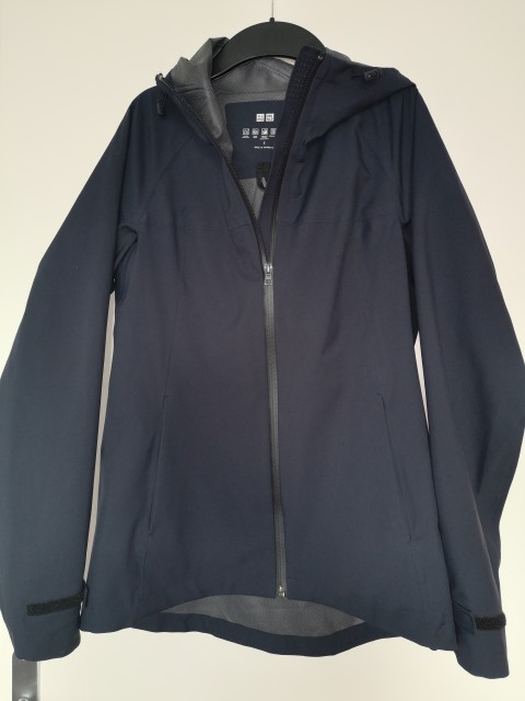 Uniqlo tanka parka-vetrovka št. S 10 €