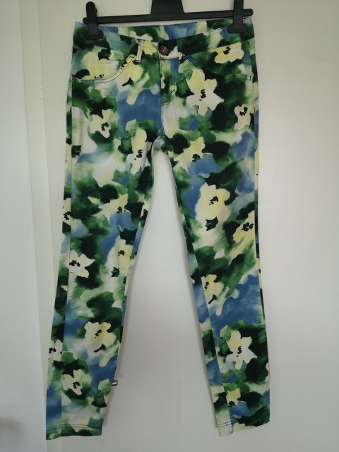 Benetton skinny hlače št. 34 8 €