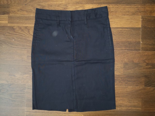 Zara pencil krilo št. XS 6 €