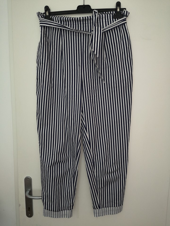 zara poletne hlače št. XS 8 €