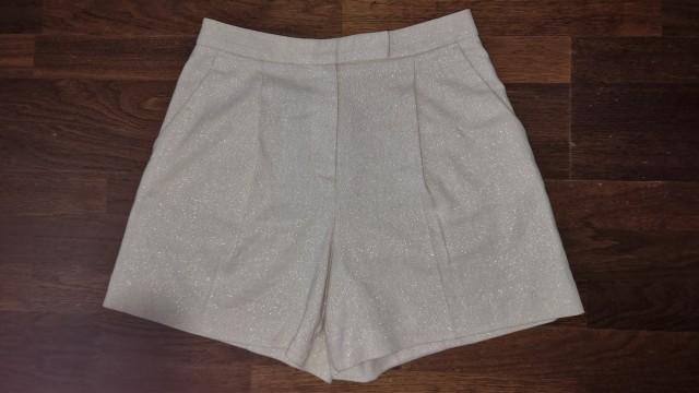 Zara kratke hlačke št. xs  7 €