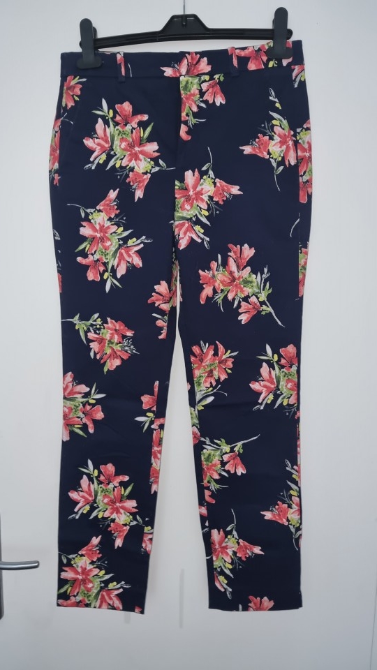 zara hlače št. 36  7 €