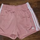 adidas kr. hlačke št. XS   8 €