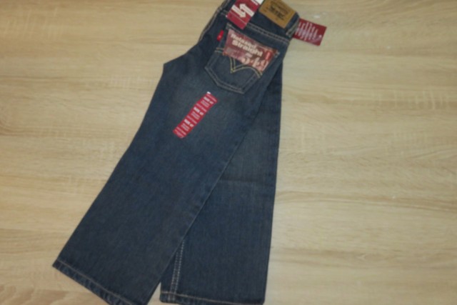 Levis 549 kavbojkice 4 leta 14 € s ptt