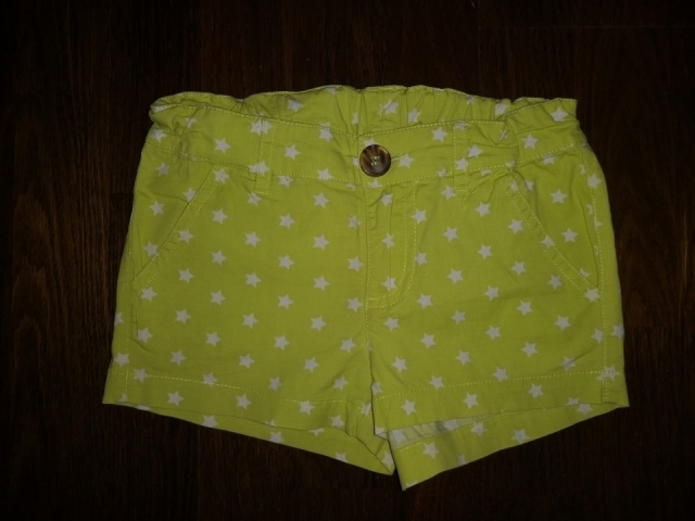 Benetton kr. hlačke št. 122 3 €