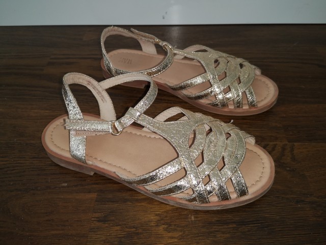 Zara sandalčki št. 34 8 €